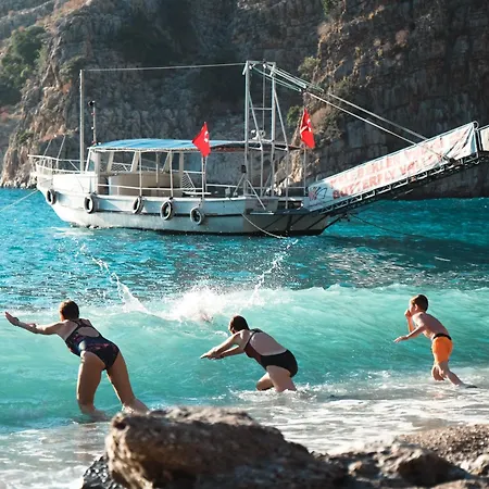 Butterfly Valley Seaside Glamping フェティエ